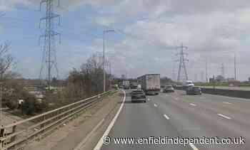 Man dies after Ford Focus crash on M25 near Potters Bar