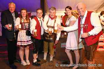 Oktoberfest-Gaudi in Lüchtringen: Zünftige Party in Dirndl und Lederhosen