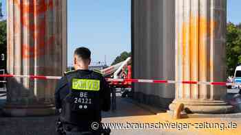 Klimaaktivisten besprühen Brandenburger Tor