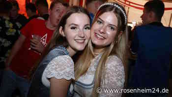 Hunderte Besucher feiern auf dem Weinfest in Winhöring