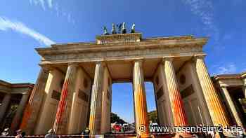 Klimaaktivisten besprühen Brandenburger Tor mit Farbe