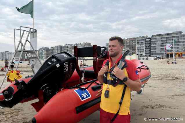 Jobstudent Maxime (30) zwaait na 13 jaar (!) af als strandredder: “Laatste dag even enthousiast als eerste dag”