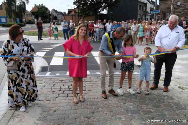 Zwarte vlaggen domper op de feestvreugde bij inhuldiging ‘toekomststraat’