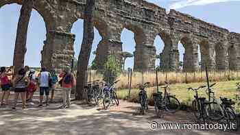 Tour in e-bike Appia Antica, Caffarella e Parco Acquedotti (in inglese)