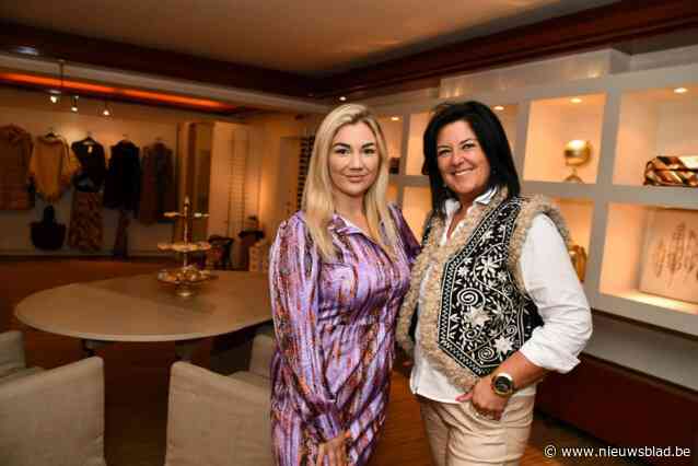 Xenia (24) en mama Dolores (47) zweren bij comfortabele dameskledij in hun nieuwe zaak: “Stijlvol, maar betaalbaar: daar staan we voor”