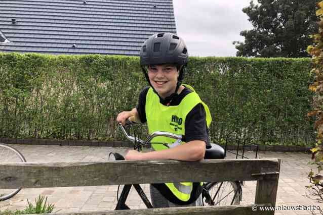 Abel (12) ziet busrit van drie uur niet zitten en kiest dan maar voor treinrit naar school: “Nog niet veel gemerkt van de belofte van onze minister”