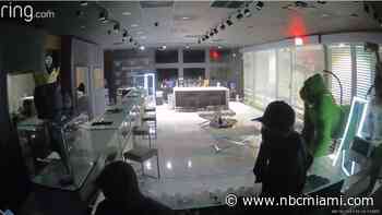 Thieves leave behind clue in Hollywood jewelry store heist caught on camera