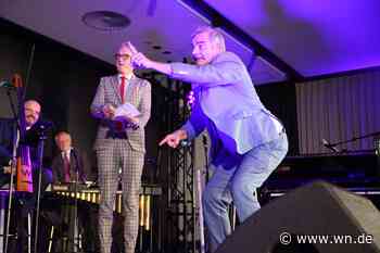 Mit dem Hintern auf den Klaviertasten