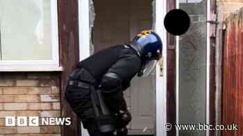Hampshire: Cannabis factory found in Basingstoke house
