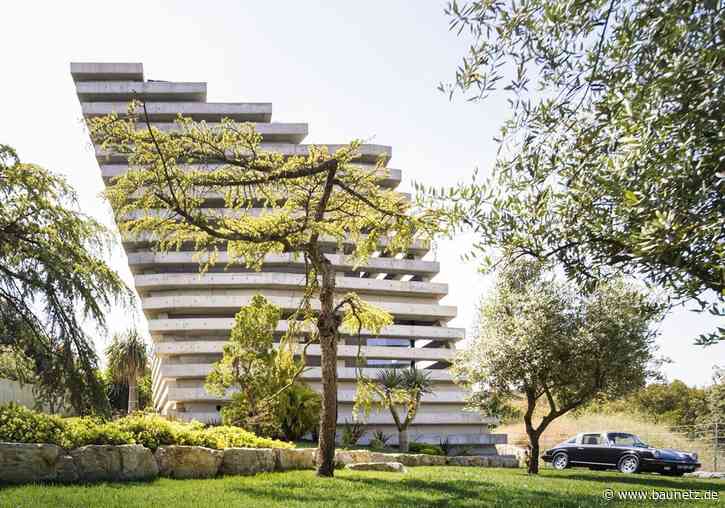 Verdrehter Turm
 - Villa in Leiria von Contaminar