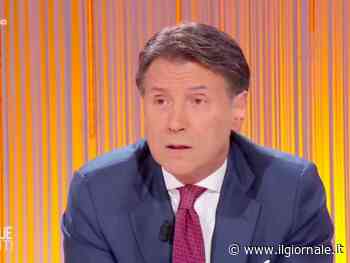 "50 euro ai migranti, 1 euro alle famiglie". L'ultimo delirio di Conte (che viene smascherato)