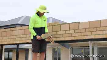 Building industry pleads for financial help to finish projects as Perth records lowest vacancy rate in nation