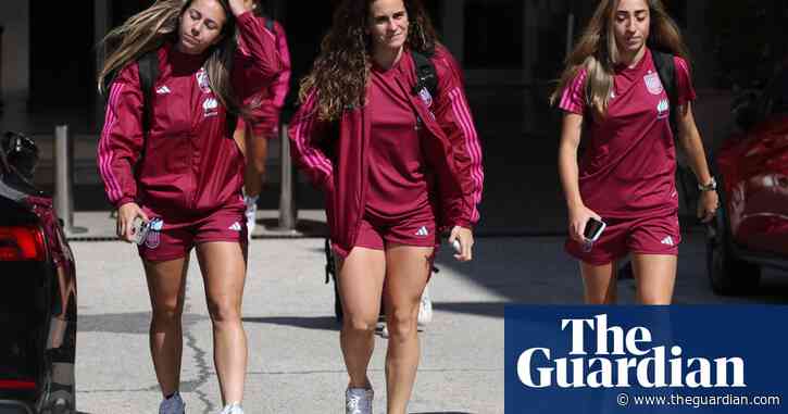 Spain government says football federation is making ‘a fool’ of country