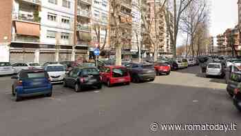 A viale Marconi c'è un uomo con il taglierino che aggredisce la donne in pieno giorno