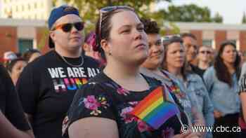 Community members come out to support LGBTQ youth in Thunder Bay as day of protest winds down