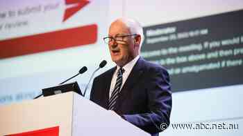 'We know we've let people down': Qantas chairman dodges calls to quit