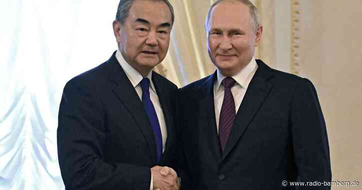 Chinas Außenminister zu Gast bei Putin
