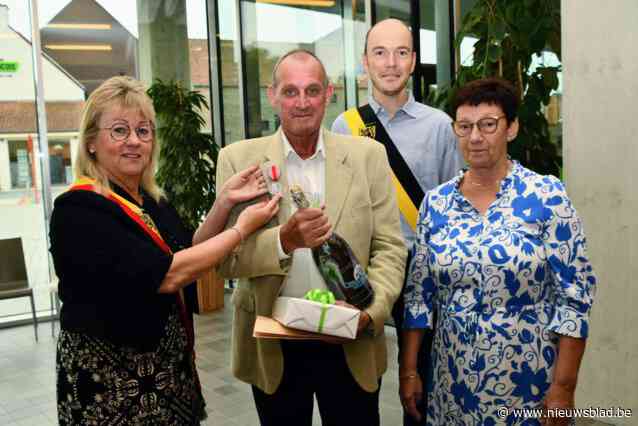 Drie jaar geleden redde hij non van sporen, nu  krijgt buschauffeur ereteken: “Pas toen ik de beelden zag, besefte ik hoeveel geluk we hadden”