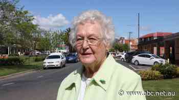 Regional bank closures 'ripping the heart out of country towns', inquiry told