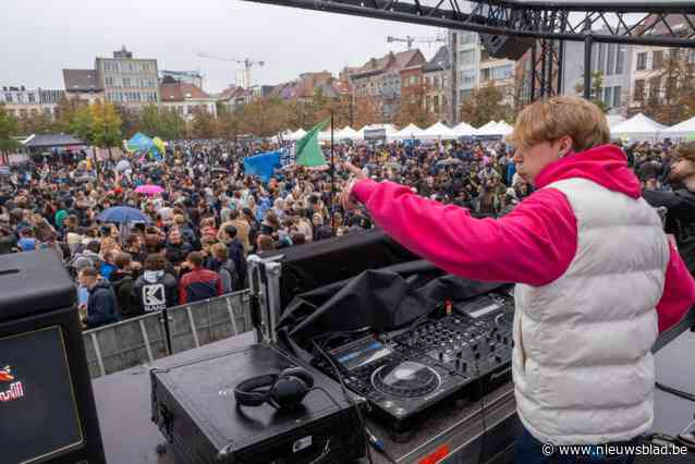 Nog een laatste keer dansen in open lucht: Antwerpse studenten vieren start van academiejaar op Students on Stage