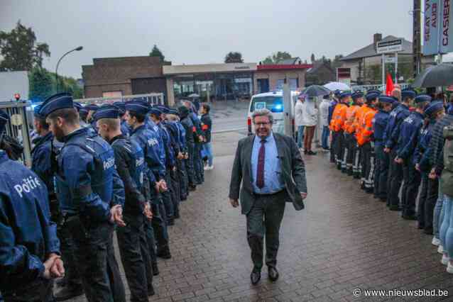 Personeel van politiezone die ophoudt te bestaan keert politiek de rug toe bij protestactie: “We willen duidelijkheid over de toekomst”
