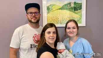 800. Geburt am Universitätsklinikum in Jena - spontanes Wiedersehen mit Hebamme