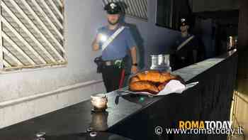 La colazione interrotta dal blitz: cornetto e caffè per chiudere la notte delle vedette di Tor Bella Monaca