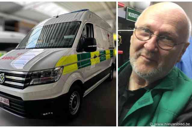 Nieuwe ziekenwagen staat al 10 weken te wachten in garage, maar Rode Kruis kan hem niet gebruiken: “We worden van het kastje naar de muur gestuurd”