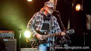 Neil Young Travels Back to 1973 at Transcendent 50th-Anniversary Concert at the Roxy