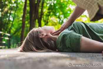 Women Less Likely to Get CPR for Cardiac Arrest in Public Place Than Men