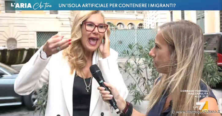 La surreale proposta di Biancofiore a La7: “Costruiamo un’isola per migranti. Gli Emirati Arabi? Un modello”. Imbarazzo in studio