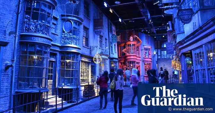 Warner Bros studios in Leavesden to expand, creating 4,000 UK jobs