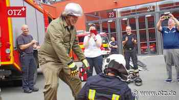 Letzter Arbeitstag bei der Jenaer Feuerwehr endet mit großer Überraschung