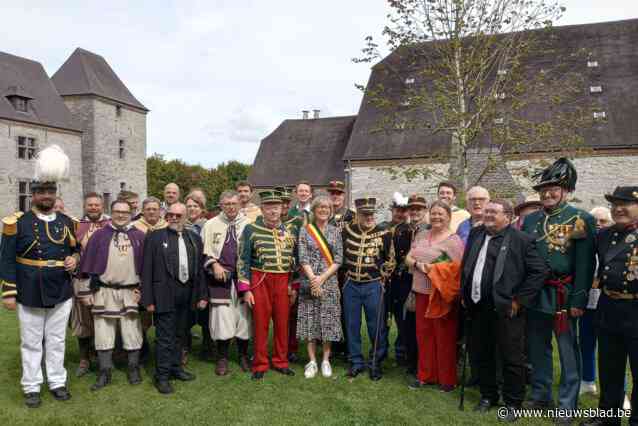 Kasdragers en paassoldaten verbroederen in Ragnies