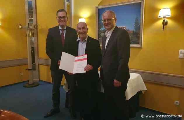 Goldene Ehrennadel des Bundesverbandes der Deutschen Süßwarenindustrie e.V (BDSI) für Karl Heinz Einhäuser, Beiratsvorsitzender der Viba sweets GmbH, Schmalkalden