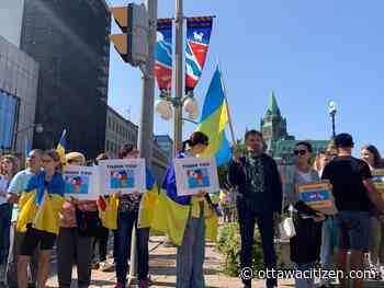 'Slava Ukraini!': Crowd gathers near Parliament Hill in support of Ukraine
