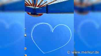 Spontaner Wiesngruß: Pilot malt Herzen an den Himmel über München – und verrät, wie es zu der Aktion kam