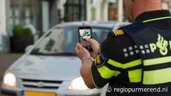 Zeker 15 auto’s vernield in Broek in Waterland