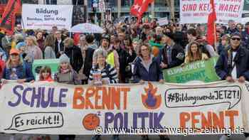 Tausende Menschen demonstrieren für besseres Bildungssystem