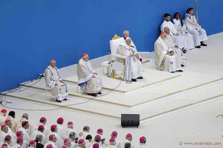 "Souvenons-nous dans la prière de tous ceux qui ont perdu la vie dans cette tragédie": à Marseille, le pape François a rendu hommage aux victimes de l'attentat du 14-juillet