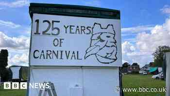 Pewsey Carnival hosts 125th anniversary illuminated parade
