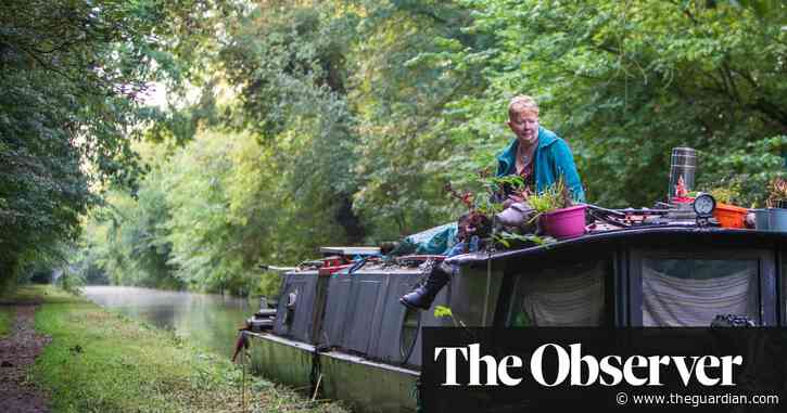 Ban on wood burners threatens British boat-dwellers with winter freeze