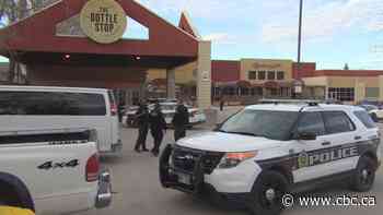 4 arrested after 3 people assaulted with bear spray at Winnipeg beer vendor