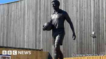 Portsmouth Football Club unveils Jimmy Dickinson statue