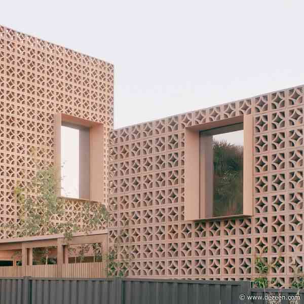 Studio Bright wraps extension in Australia with pale pink breeze blocks