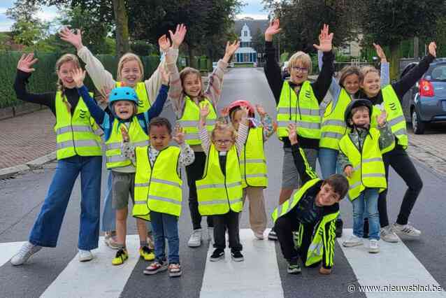 Basisschool viert nieuw zebrapad op Strapdag