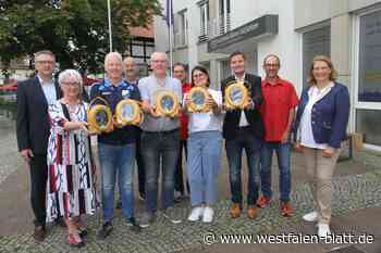 Sportvereine in Salzkotten erhalten neue Defibrillatoren