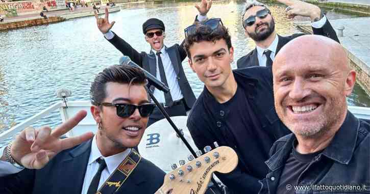 Battello rischia di affondare durante il concerto dei The Kolors sui Navigli a Milano, panico a bordo: “Colpa del peso degli strumenti”
