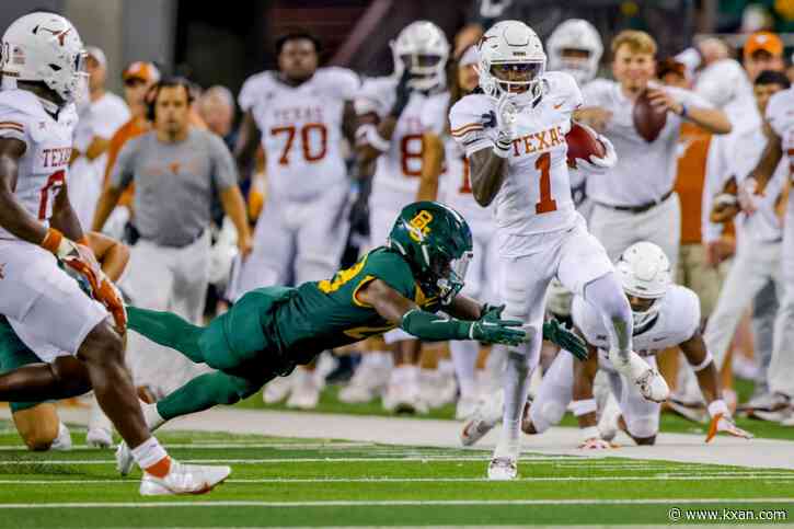 AP Top 25: Texas stays at No. 3, Kansas moves into poll ahead of DKR visit