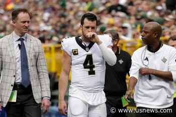 Saints' Derek Carr Getting Evaluated for Shoulder Injury After Loss to Packers